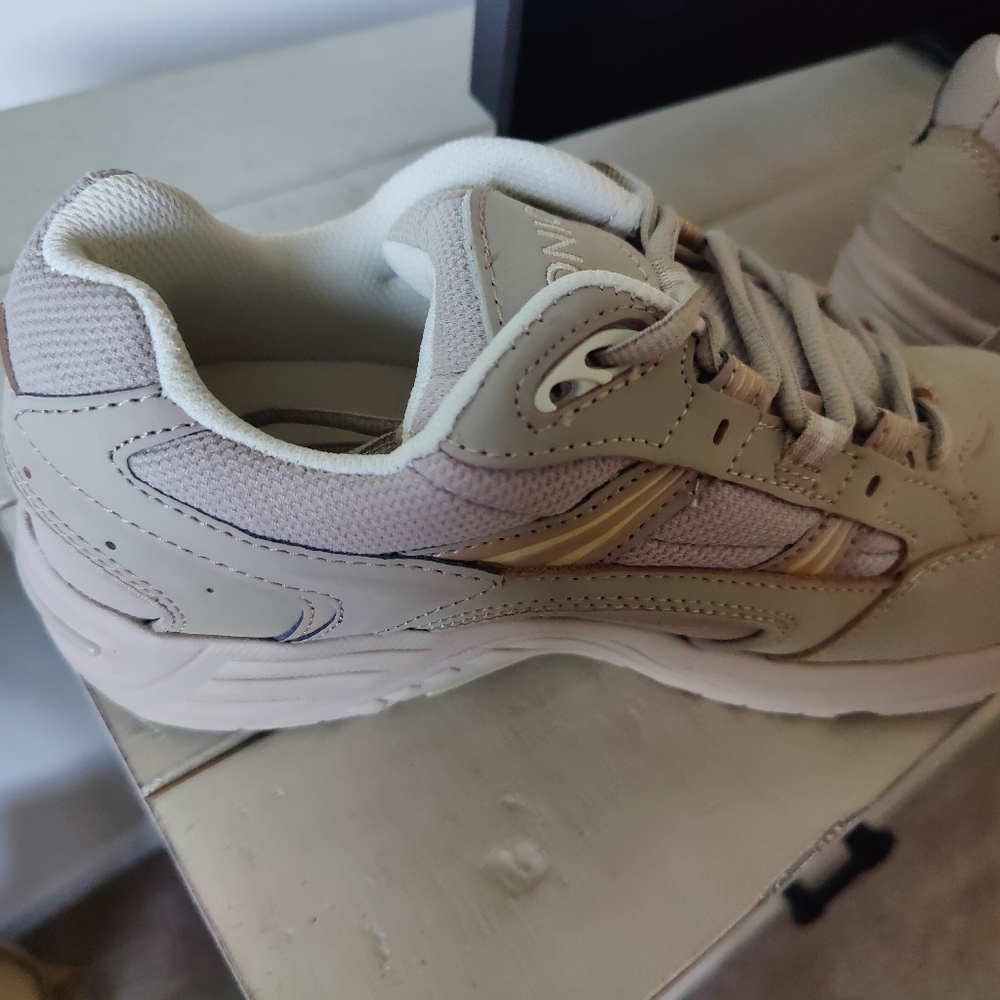 Bionic sneakers - Picture 2 of 6